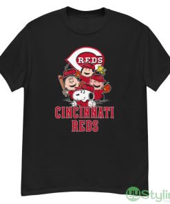 MLB Cincinnati Reds Snoopy Charlie Brown Woodstock The Peanuts Movie Baseball Shirt - G500 Men’s Classic T-Shirt