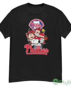 MLB Philadelphia Phillies Snoopy Charlie Brown Woodstock The Peanuts Movie Baseball Shirt - G500 Men’s Classic T-Shirt