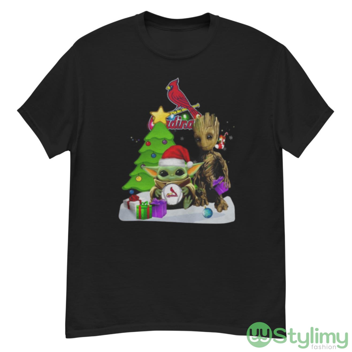Santa Bigfoot And Baby Yoda Hug St.Louis Cardinals Snow Christmas Tree Shirt 8 Santa Bigfoot And Baby Yoda Hug St.Louis Cardinals Snow Christmas Tree Shirt - G500 Men’s Classic T-Shirt
