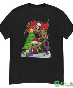 Santa Bigfoot And Baby Yoda Hug Tampa Bay Buccaneers Snow Christmas Tree Shirt - G500 Men’s Classic T-Shirt