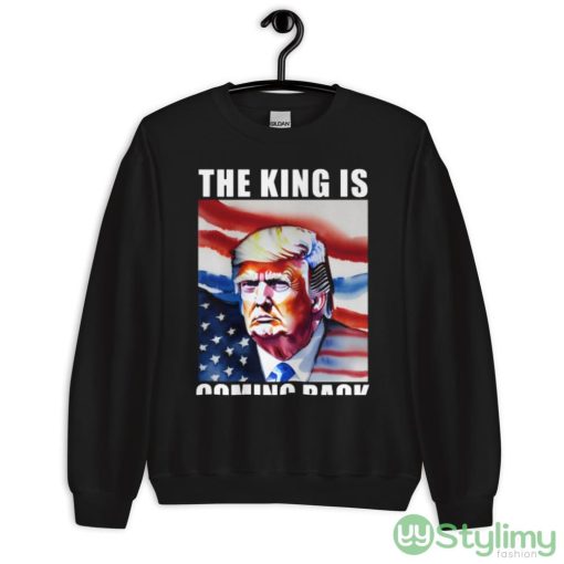 The King Is Coming Back Trump 2024 Black T Shirt - 18000 Unisex Heavy Blend Crewneck Sweatshirt