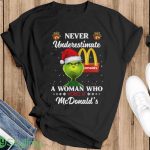 Santa Grinch Never Underestimate A Woman Who Works At Mcdonald’s Christmas Shirt - G500 Gildan T-Shirt